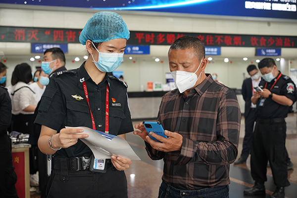 1647332473875481.jpg 綿陽(yáng)機(jī)場(chǎng)開(kāi)展“3﹒15”國(guó)際消費(fèi)者權(quán)益日宣傳活動(dòng)2.jpg